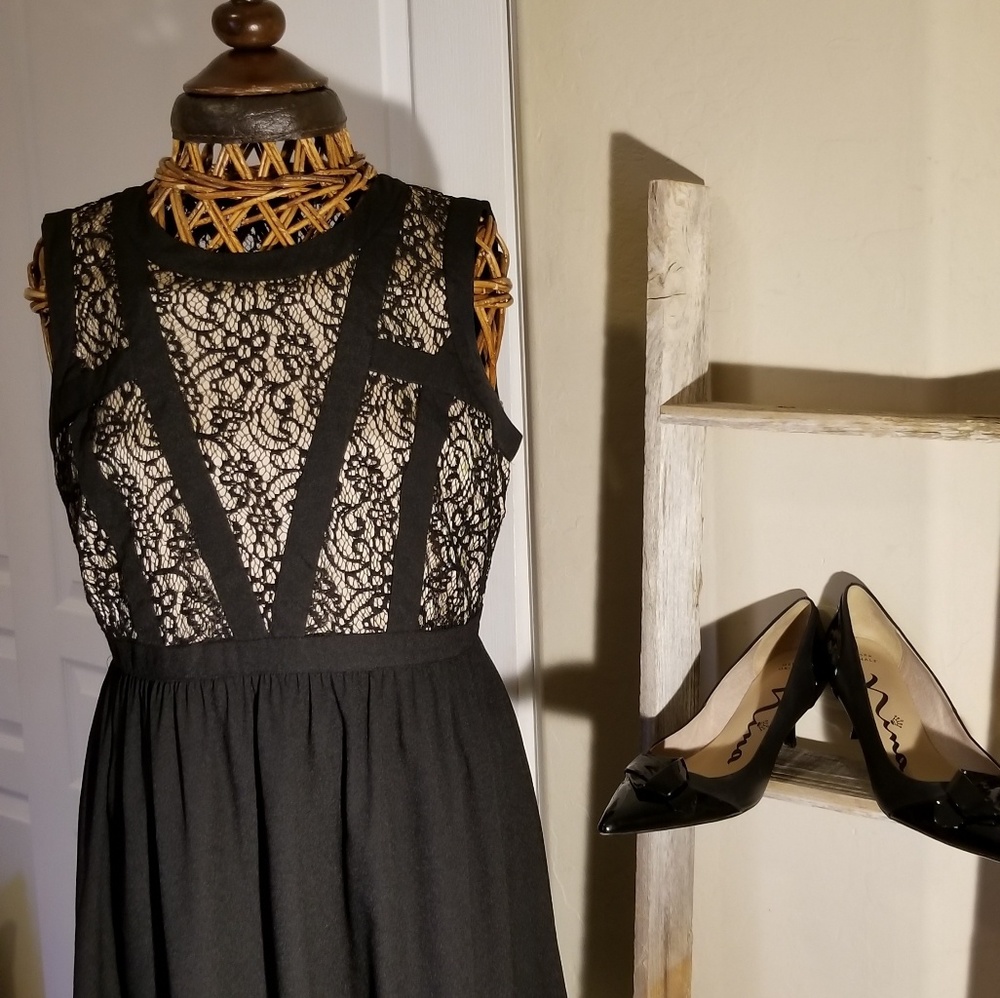 Gianni Bini Black Lace Midi Dress